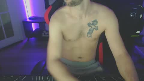 Snapshot of boy_t0y89 chatting on 02.05.25 boy_t0y89 online show from 02.05.25