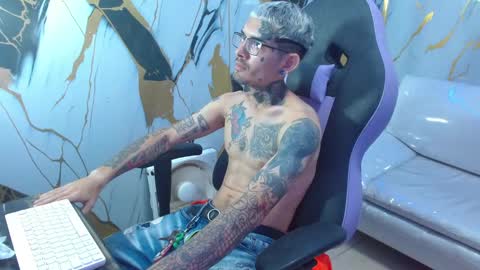 boy_tatto77 online show from 02.12.26