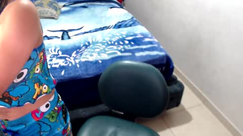 Snapshot of boyslatin493916 chatting on 01.31.26 nikky and jeik online show from 01.31.26