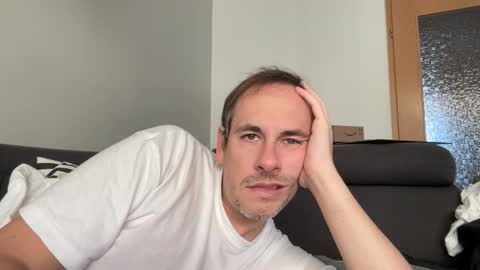 Snapshot of boyslut8 chatting on 10.19.25 boytoyhh online show from 10.19.25