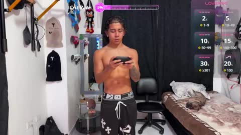 Snapshot of bradley_strong_ chatting on 09.30.25 Bradley Strong online show from 09.30.25