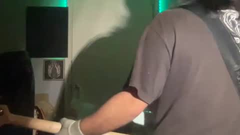 Snapshot of brain80085 chatting on 10.04.25 brain80085 online show from 10.04.25