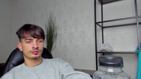 Snapshot of brandontatex chatting on 12.04.24 BrandonTateX online show from 12.04.24