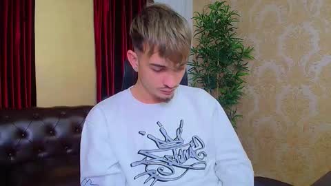 Snapshot of brandontatex chatting on 10.12.25 BrandonTateX online show from 10.12.25