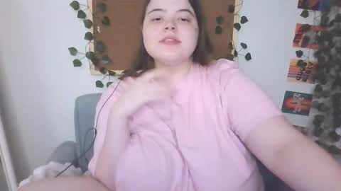 Snapshot of brattyprincess_emma chatting on 10.11.25 Emma online show from 10.11.25