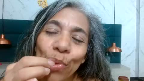 BRENDA VELASQUEZ online show from 06.18.26