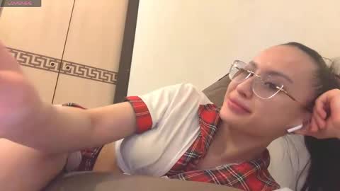 Mia   online show from 05.29.26