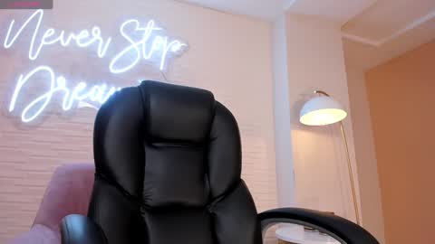 Snapshot of brennawalker chatting on 01.23.25 Brenna Walker IG 4lexandracasas online show from 01.23.25