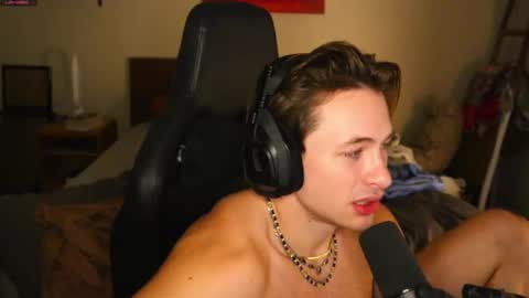 Snapshot of brentonverde chatting on 12.26.24 brentonverde online show from 12.26.24