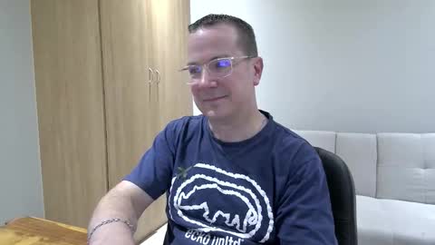 Snapshot of brettdj chatting on 09.12.25 Brett online show from 09.12.25