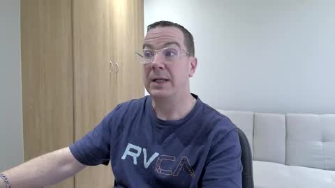 Snapshot of brettdj chatting on 09.15.25 Brett online show from 09.15.25