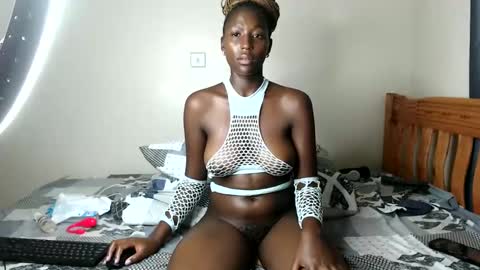 Snapshot of briannah_aria chatting on 03.10.25 brianna online show from 03.10.25