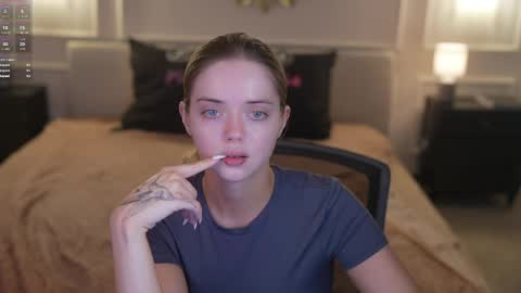 Snapshot of bright_diamonds_054 chatting on 05.25.26 Diamonds Girls online show from 05.25.26