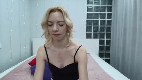 Snapshot of brightly_heizer chatting on 04.15.26 Heather online show from 04.15.26