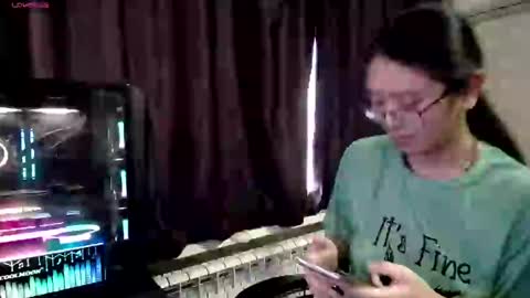 Snapshot of brightssmiles chatting on 02.13.25 Aisha online show from 02.13.25