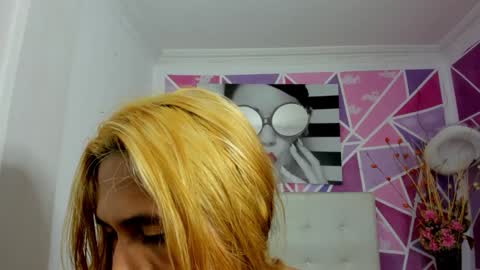 Snapshot of brisahott chatting on 02.03.25 Brisa online show from 02.03.25