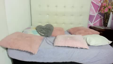 Snapshot of brisahott chatting on 02.14.25 Brisa online show from 02.14.25