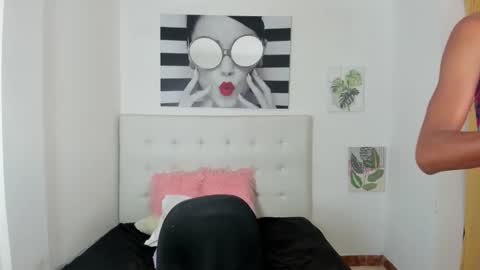 Snapshot of brisahott chatting on 10.18.25 Brisa online show from 10.18.25