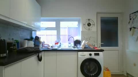 Snapshot of britguy6985 chatting on 02.10.26 britguy6985 online show from 02.10.26