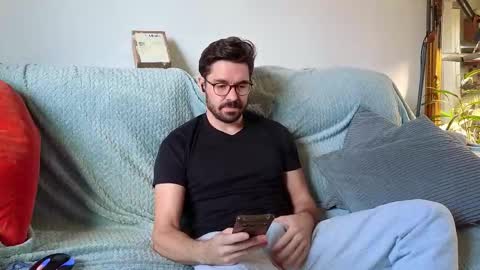 Snapshot of britishpoet chatting on 09.12.25 Callum online show from 09.12.25