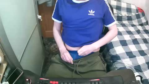 Snapshot of britishtom93 chatting on 04.26.26 British Tom online show from 04.26.26
