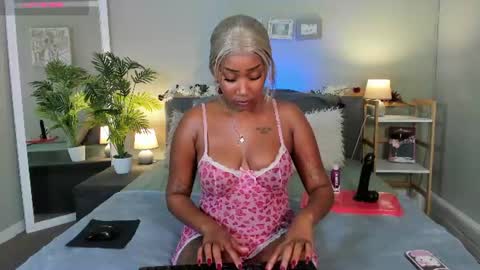 Snapshot of britneyjoness chatting on 07.23.26 BrittneyJones online show from 07.23.26
