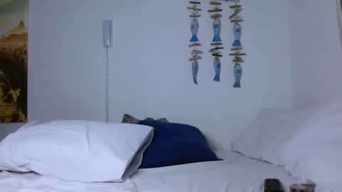 maru miaw   Please help me to reach 100 thumbs up online show from 10.21.25