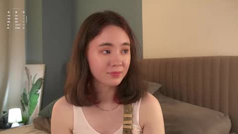 Snapshot of britthe chatting on 09.11.25 Lina online show from 09.11.25