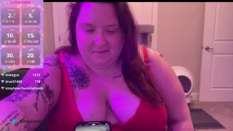 Snapshot of brookenicole3 chatting on 10.14.25 Madam Brooke online show from 10.14.25