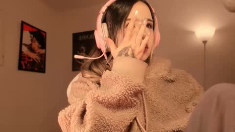 Nat  Independent model  Please help me to reach 200 thumbs up online show from 01.15.26