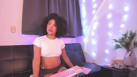 Snapshot of browngirl69 chatting on 01.13.25 miss muller online show from 01.13.25