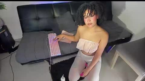 Snapshot of browngirl69 chatting on 03.05.25 miss muller online show from 03.05.25