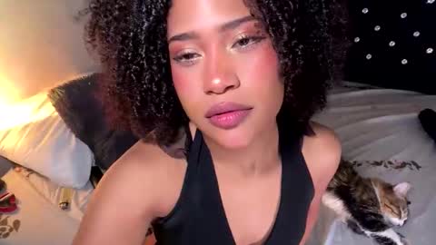 Snapshot of browngirl69 chatting on 10.01.25 miss muller online show from 10.01.25