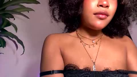 Snapshot of browngirl69 chatting on 10.01.25 miss muller online show from 10.01.25