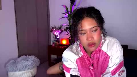 Snapshot of browngirl69 chatting on 10.06.25 miss muller online show from 10.06.25