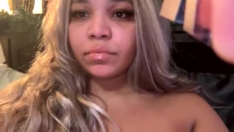 Snapshot of brownsugar0910 chatting on 01.31.25 EtherealLilac online show from 01.31.25