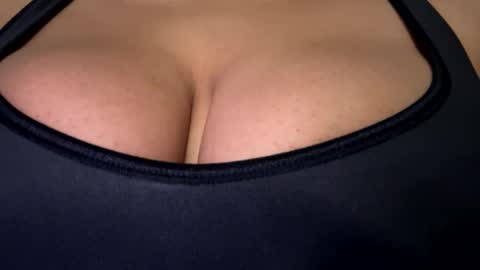 Snapshot of brownsugar0910 chatting on 03.05.25 EtherealLilac online show from 03.05.25