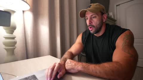 Snapshot of brucestryker chatting on 12.19.25 onlyfans BRUCESTRYKER online show from 12.19.25