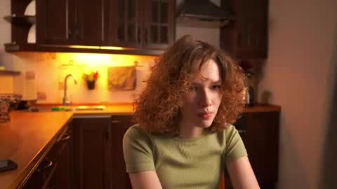Snapshot of brunaeveritt chatting on 04.18.26 Tess online show from 04.18.26
