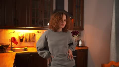 Snapshot of brunaeveritt chatting on 04.20.26 Tess online show from 04.20.26