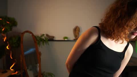 Snapshot of brunaeveritt chatting on 04.24.26 Tess online show from 04.24.26