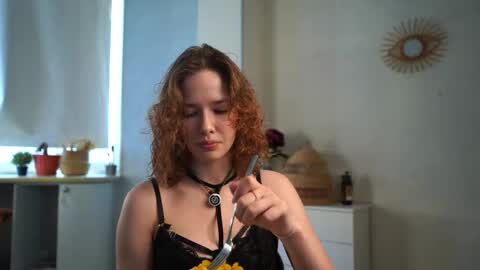 Snapshot of brunaeveritt chatting on 05.24.26 Tess online show from 05.24.26