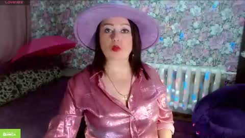 Snapshot of brunette7786 chatting on 06.11.26 Julia online show from 06.11.26