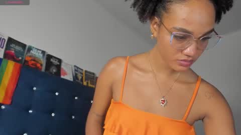 Snapshot of brunettjhelen chatting on 10.10.25 brunettjhelen online show from 10.10.25