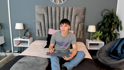 Snapshot of bruno_bellini chatting on 11.19.25 Bruno Bellini online show from 11.19.25