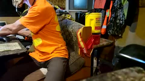 Snapshot of brushsquach chatting on 01.16.25 Steve... aka SkinnieDippin aka TimberTramp online show from 01.16.25