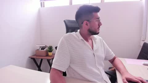 Snapshot of bryperez chatting on 03.02.25 bry online show from 03.02.25