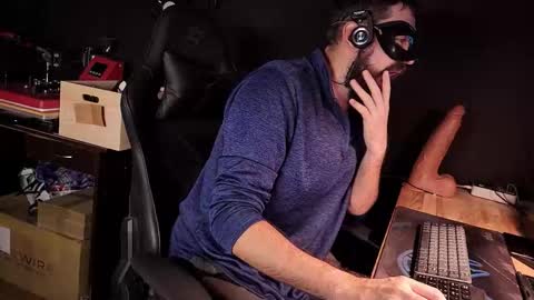 Snapshot of btarkhun chatting on 10.31.25 Anal Orgasm online show from 10.31.25