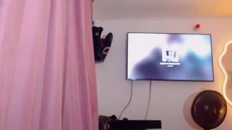Snapshot of bubblegumm903732 chatting on 04.29.26 Valery Restrepo online show from 04.29.26