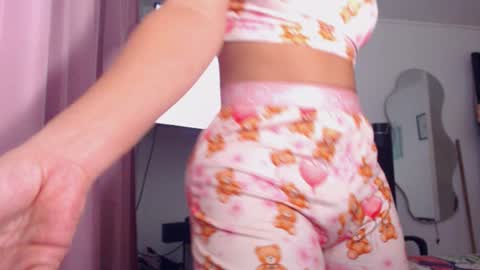 Snapshot of bubblegumm903732 chatting on 06.17.26 Valery Restrepo online show from 06.17.26